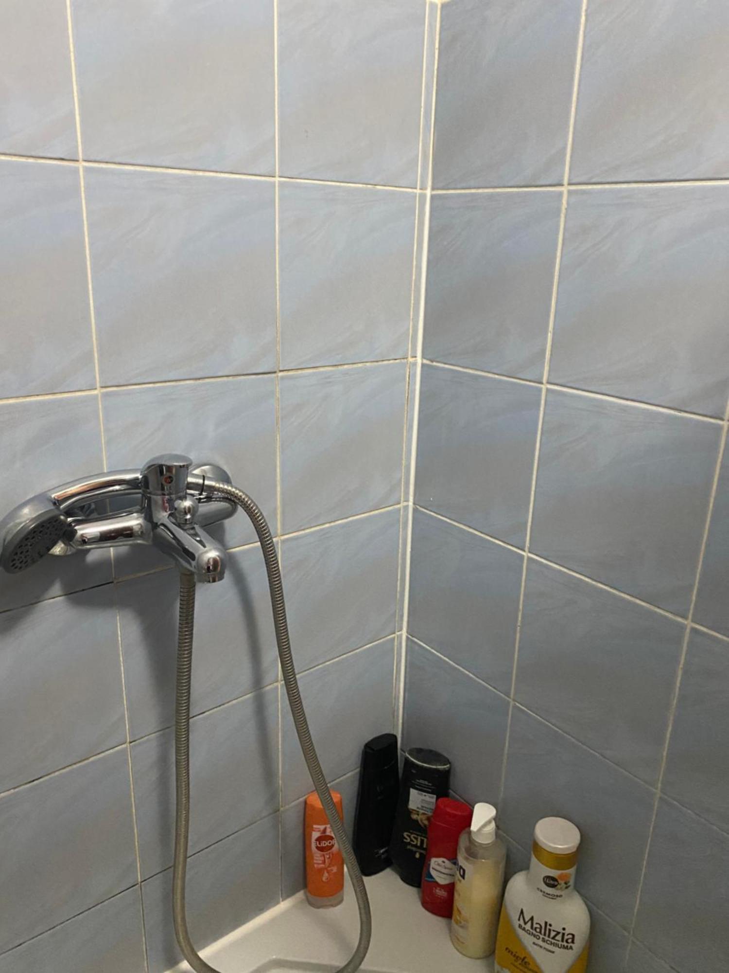 Stan Blizu Izlaza Na Autoput Mali Mokri Lug Ngoại thất bức ảnh